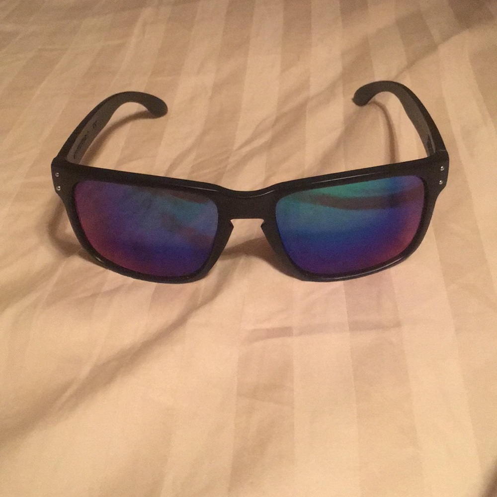Oakley Holbrook